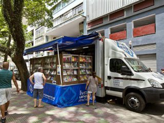 livraria-unesp-movel-faz-sua-ultima-parada-do-ano-no-guaruja