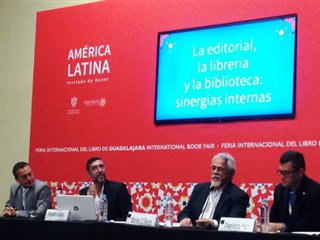abeu-representa-editoras-universitarias-durante-feira-do-livro-de-guadalajara